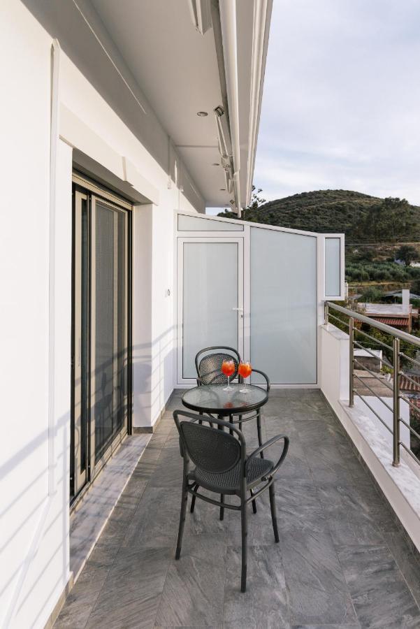 קמילרי Lychnos Apartments מראה חיצוני תמונה